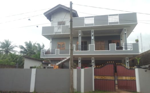 Two Story House for sale in Vithanaiyar Lane, Chundukkuli,Jaffna.