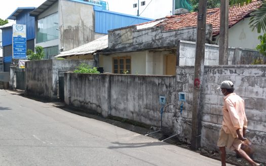 Commercial Land with House for sale in Colombo 15.🏡