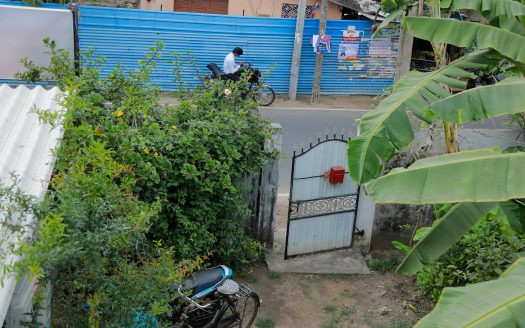 House with shop for sale in Kasthuriyar Road, Jaffna.