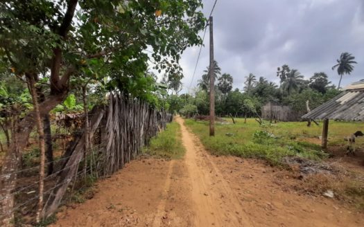 Land for sale in Madduvil