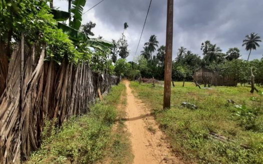Land for sale in Madduvil