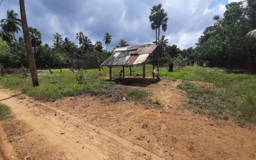 Land for sale in Madduvil