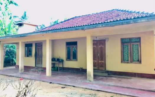 House for sale from 250 meters from Masiyapitiya junction, Alaveddi.