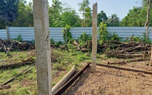 Land with house for sale at 500m from Pandattarippu junction (keeriyanthoddam).