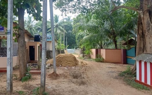 Land for sale near the Sudhumalai Central Community Center