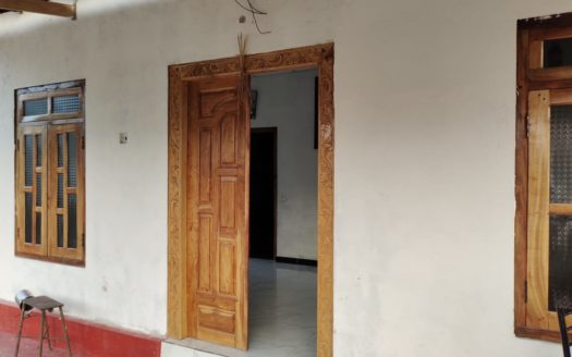 Land for sale with a newly built small house in eluthumadduval south erai