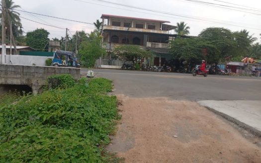 Land for sale in Kokuvil East (Near the new petrol station)