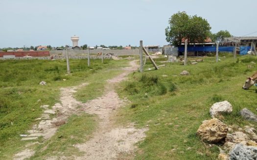 Land for sale in Aarukalmadam