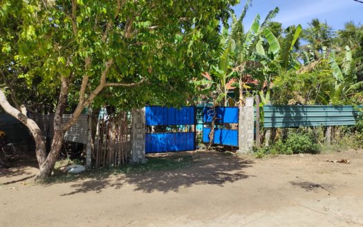 Shop with a small house for sale in Periya Parantan with a grinding mill