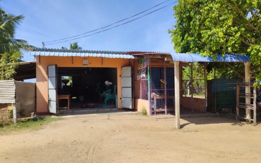 Shop with a small house for sale in Periya Parantan with a grinding mill