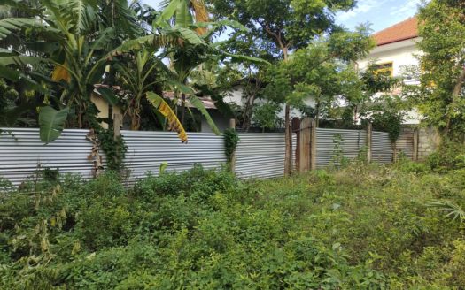 Land for sale in Navalar road