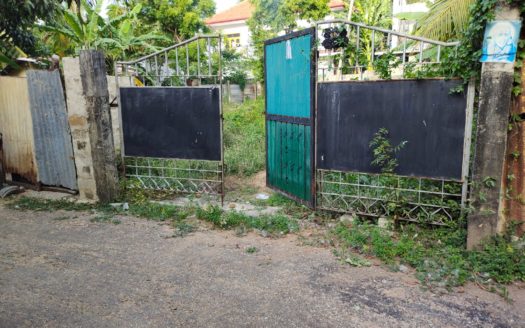 Land for sale in Navalar road