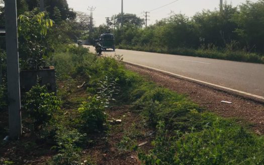 Land for sale on the road facing Thellipalai hospital road