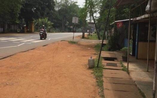 Land with 3 shops for sale in Vavuniya Kandy Road
