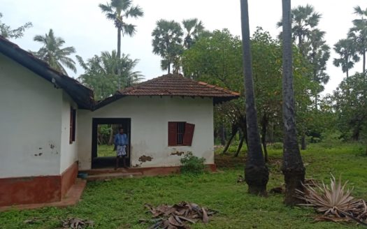 Land with house for sale in Sankarathai