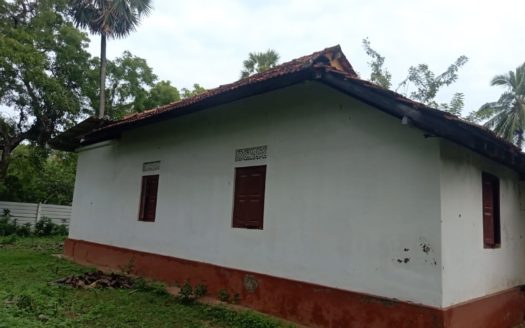 Land with house for sale in Sankarathai