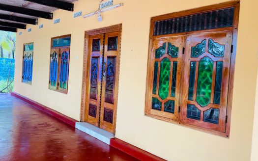 Land with newly built house for sale in Sankarathai