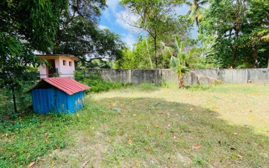 Land with house for sale in Meesalai North