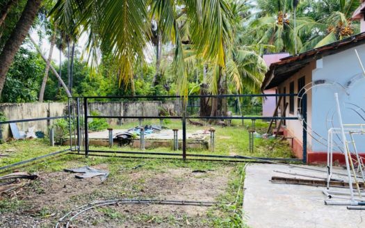 Land with house for sale in Meesalai North