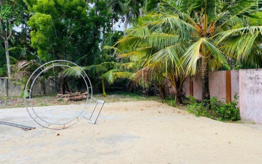 Land with house for sale in Meesalai North