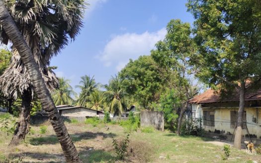 Land for sale in Kurunagar beach road