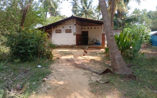 Land for sale with house 70 M from Sandilippay junction