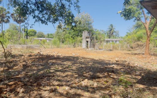 Land for sale in Thellipalai at near the 100 m from Kangesanthurai Road