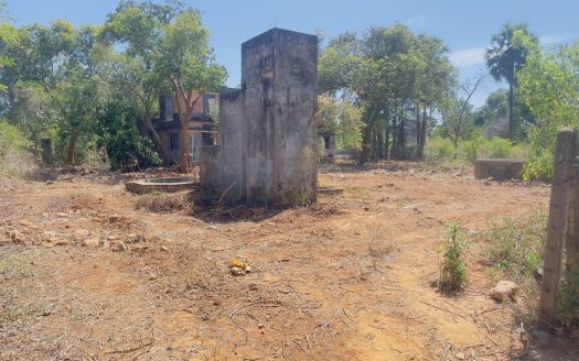 Land for sale in Thellipalai at near the 100 m from Kangesanthurai Road