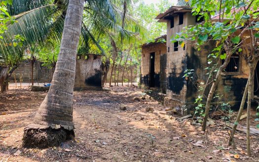 Land with old house for sale in Urumpirai Vagaiyadi