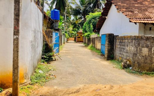 Upstairs house for sale in Kokuvil west Thavady
