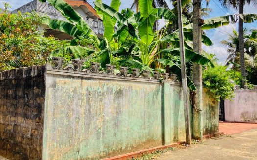 Upstairs house for sale in Kokuvil west Thavady