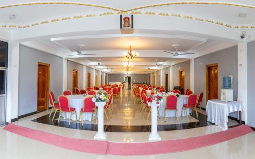 Road facing wedding hall for sale in Urumpirai