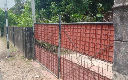Land with house for sale on Urumpirai – Koppay main road