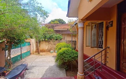 Land with house for sale in Vembady junction in Jaffna