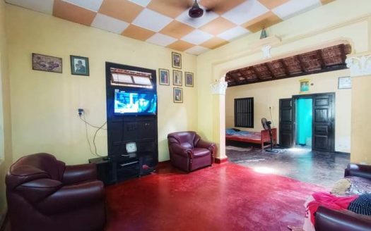 Land with house for sale in Vembady junction in Jaffna