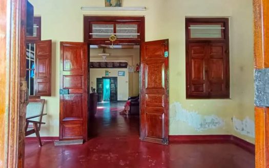 Land with house for sale in Vembady junction in Jaffna