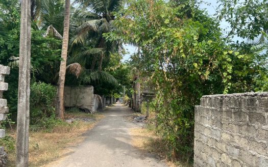Land for sale in Kurunagar beach road