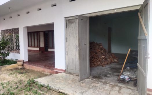 Land with house for sale in Vannarpannai