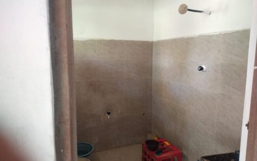 House with land for sale in Ariyalai.
