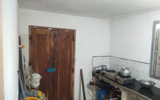 House with land for sale in Ariyalai.