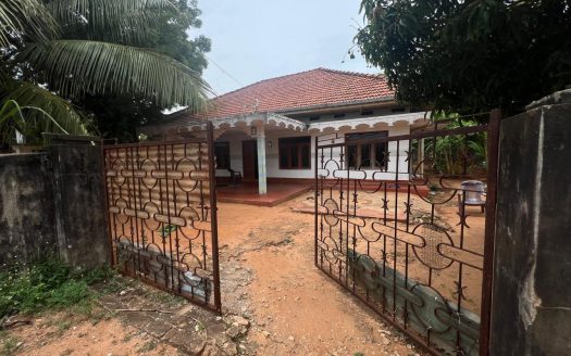 House with land for sale in Atchuveli rasapathai road