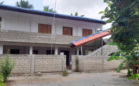 House for sale 100 meters from Puttur Road,Pointpedro.