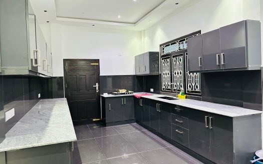 Two-storey building for sale in Pandatharippu