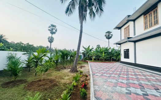 Two-storey building for sale in Pandatharippu