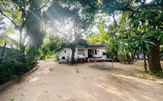 Land for sale in seeniwasagam road,jaffna