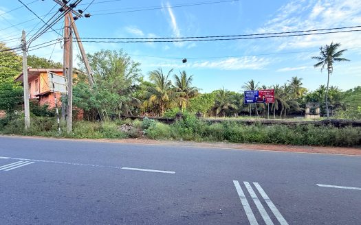 Land for sale in Urumpirai!