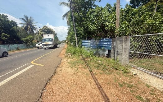 Land with house for sale in Kopay