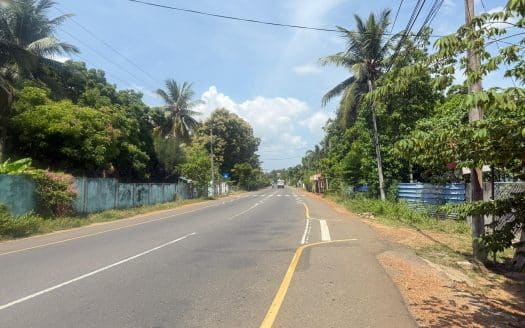 Land with house for sale in Kopay