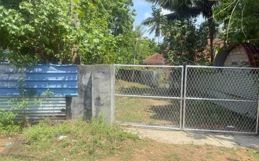 Land with house for sale in Kopay