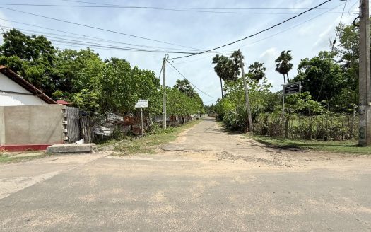 House with land for sale in karainagar